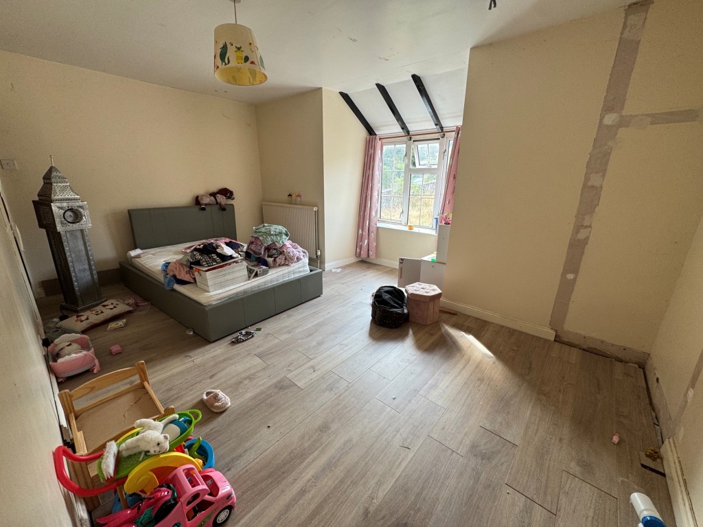 Lot: 222 - THREE-BEDROOM FARMHOUSE AND ATTACHED TWO-BEDROOM ANNEX - FREEHOLD INVESTMENT - Farmhouse - bedroom 2